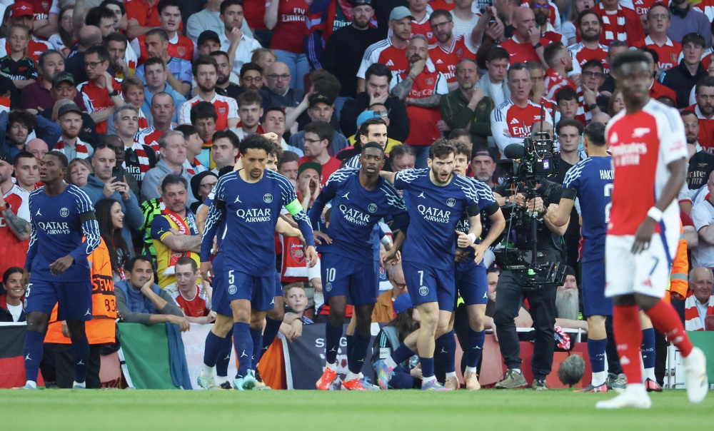 库尔图瓦昨夜对利物浦扑救8次，欧冠生涯仅次于22年决赛的9次（对阵利物浦，库尔图瓦昨夜贡献8次扑救，欧冠生涯仅次于2022决赛的9次）