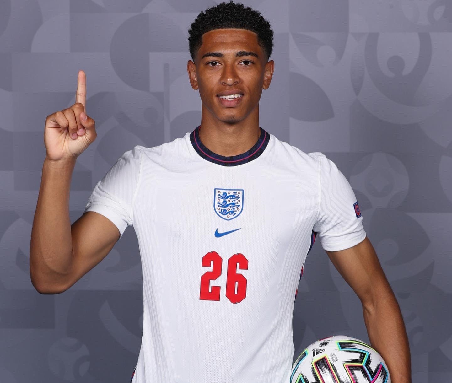 穆雷砍50+且投篮命中率超75%场次，后卫领域仅次于乔丹（单场50+且命中率75%以上的场次，穆雷在后卫中仅逊乔丹）