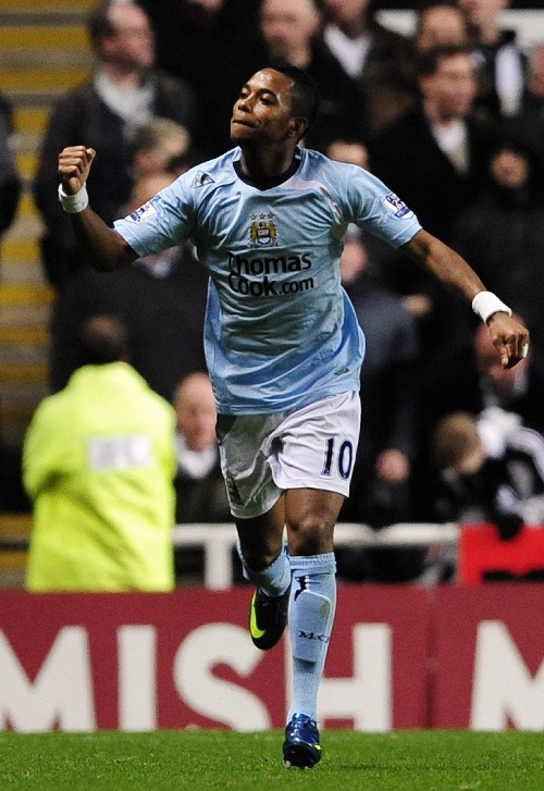 詹姆斯关键三分绝杀比赛（詹姆斯压哨三分终结比赛）