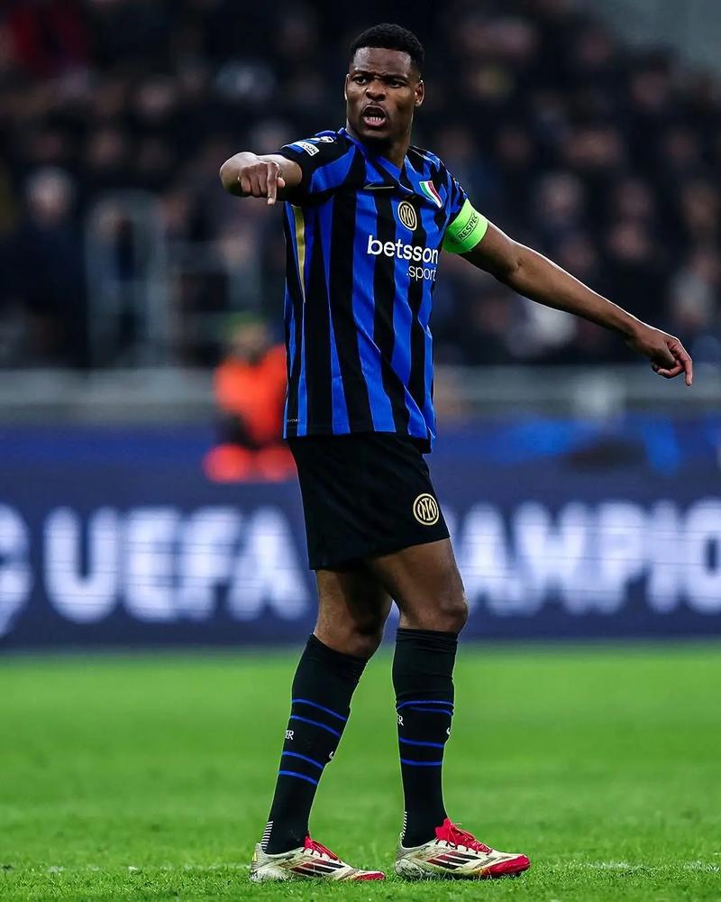 斯基拉：国米派球探考察卡利亚里20岁的右翼卫帕莱斯特拉