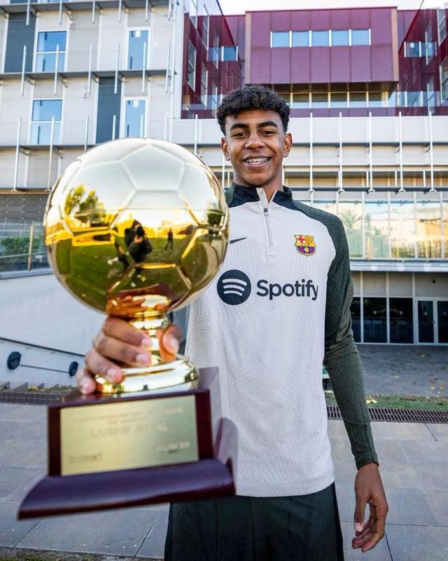 第41圈，诺里斯进站做出二停，维斯塔潘超越皮亚斯特里升至第1（第41圈诺里斯二停，维斯塔潘超越皮亚斯特里升至领跑）