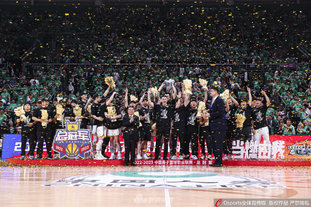 5场9球，姆巴佩创造个人欧冠单赛季进球数纪录（仅用5场攻入9球，姆巴佩刷新个人欧冠单季进球纪录）