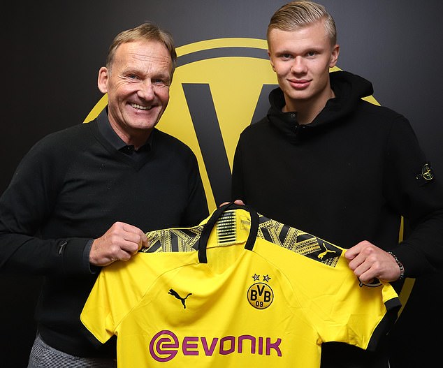 记者：拜仁和于帕进行深入谈判，他们预计球员最终会完成续约