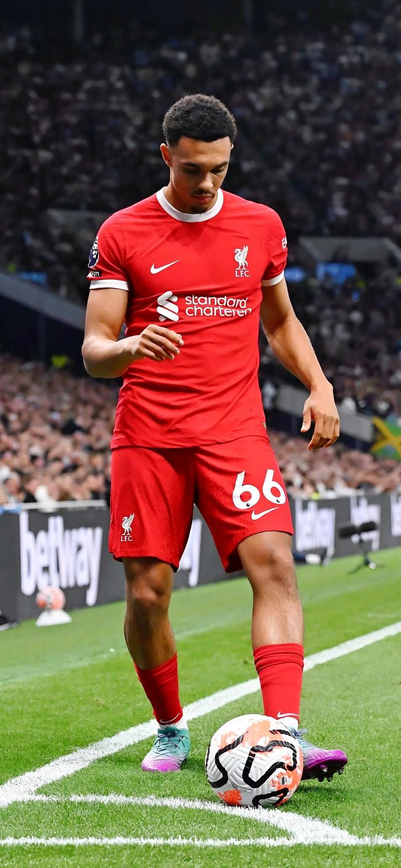 足球英超冬窗“标王”浮现，转会费惊人（英超冬窗最贵交易出炉 转会费数额惊人）