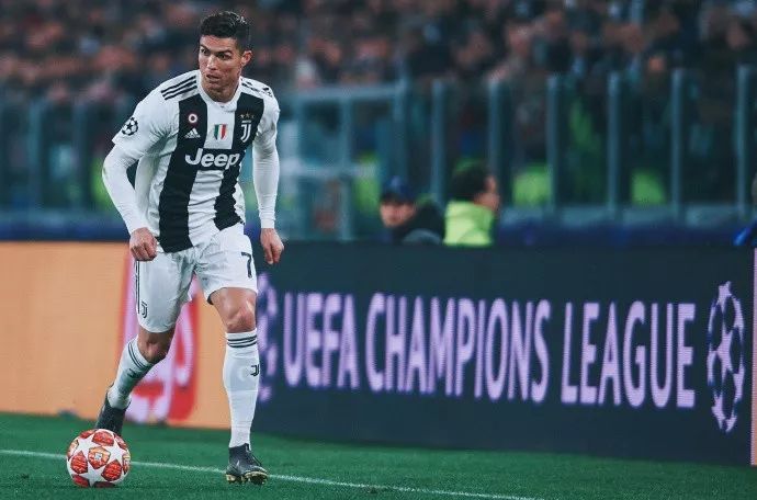 攻守易形，八成皇社球迷支持格德斯取代久保建英担任首发（风向已变：八成皇社球迷力挺格德斯顶替久保建英首发）