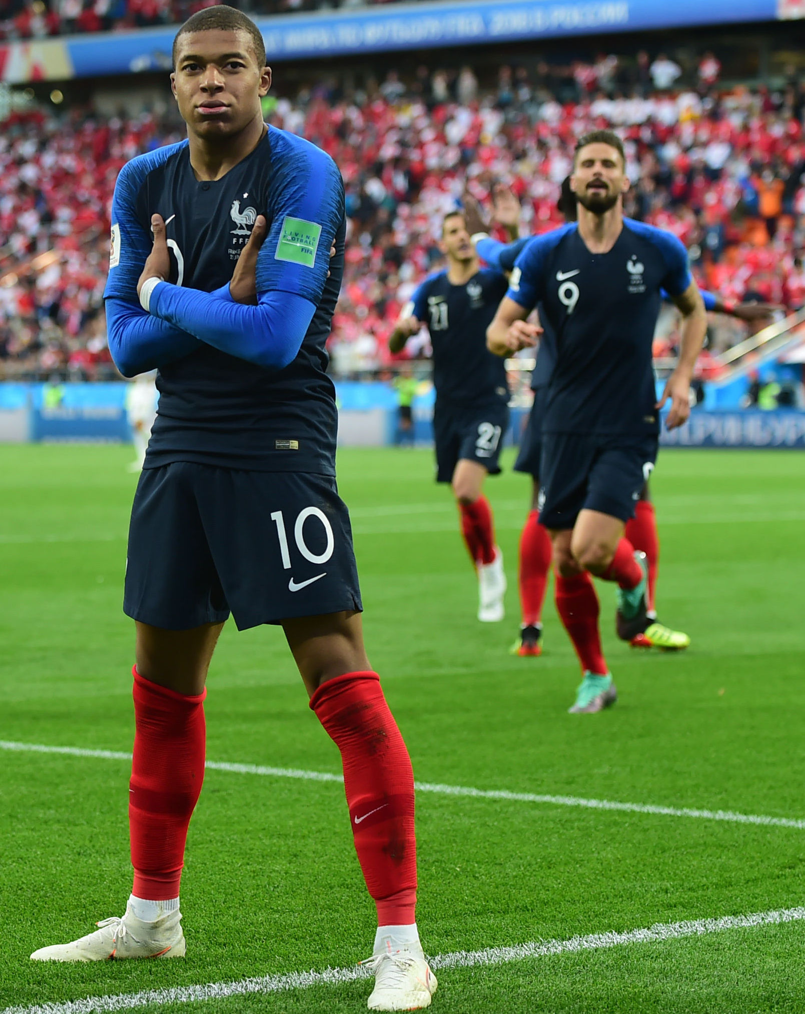 安东尼：曼联愿意在我身上花一个亿，就说明我具备相应的价值（安东尼：曼联砸下1亿引进我，足以证明我的身价）