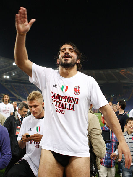 米体：莱奥两个儿子将观看米兰德比，这是他们第一次现场观赛（米体：莱奥两个儿子将首度现场观战米兰德比）