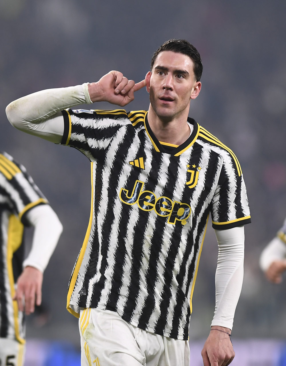 记者：佛罗伦萨球员不满基恩500万高薪，后者态度也存在问题（记者称佛罗伦萨更衣室不满基恩500万年薪，其态度问题亦引发争议）