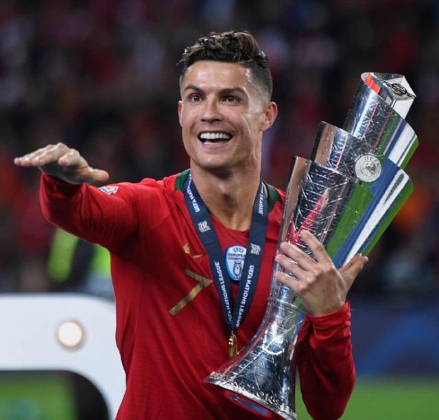 图片报：努贝尔能否留在斯图加特和他是否会大降薪有很大关系（图片报：努贝尔能否留在斯图加特取决于他是否愿意大幅降薪）