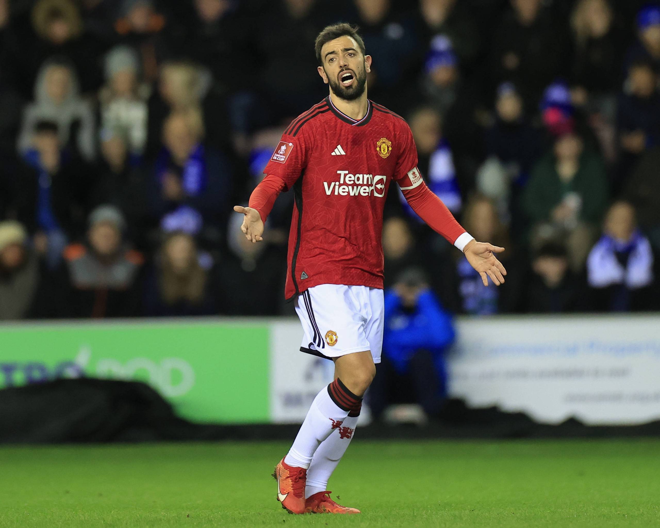 波利塔诺：踢法兰克福我们绝对要赢；我为斯帕莱蒂感到高兴（波利塔诺：战法兰克福非胜不可；为斯帕莱蒂感到欣喜）