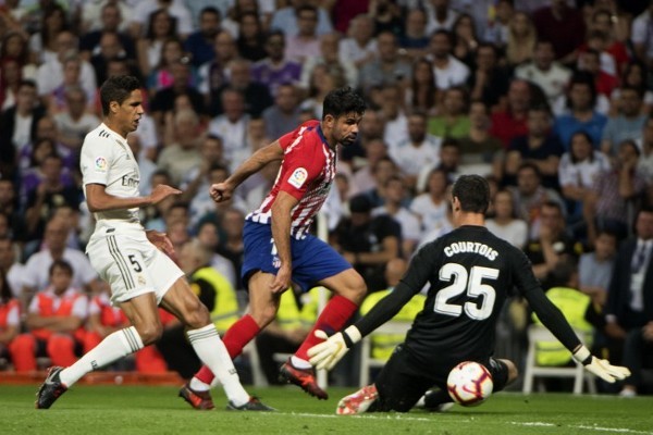 NBA湖人主场获胜，詹姆斯砍下高分（湖人主场告捷，詹姆斯轰下高分）