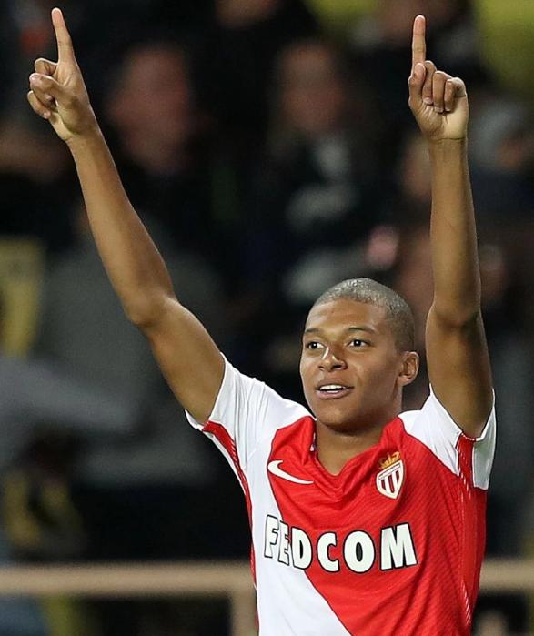 记者：兰克尔踢成都前夜溜去深圳见女友，次日回来裤裆有血（记者称兰克尔赛前行程引发质疑）