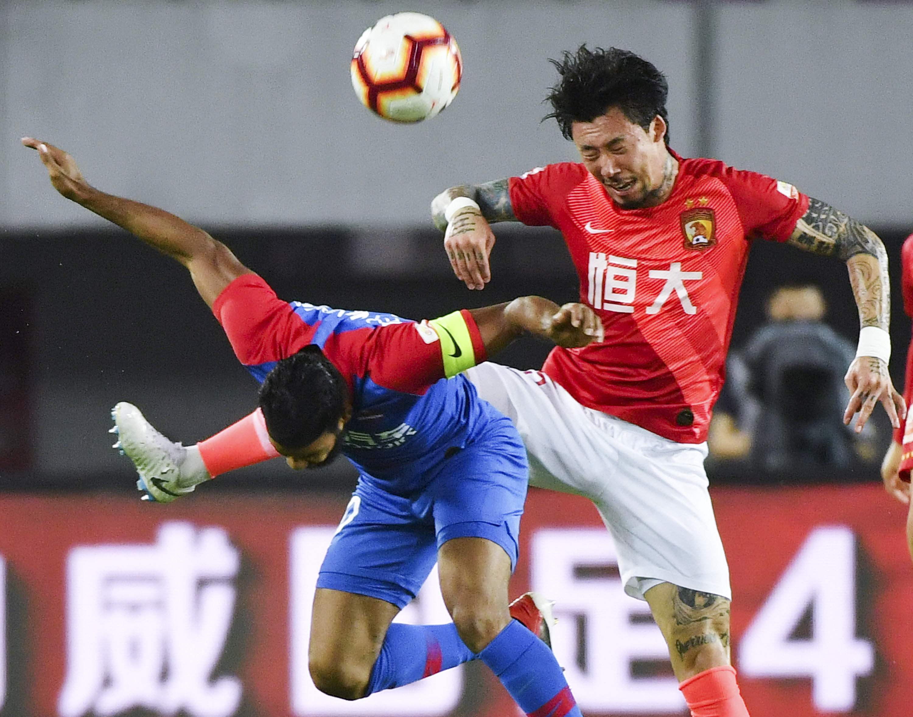 萨里：看到空荡荡的看台，我有些难过（萨里：空荡的看台让我感到难过）