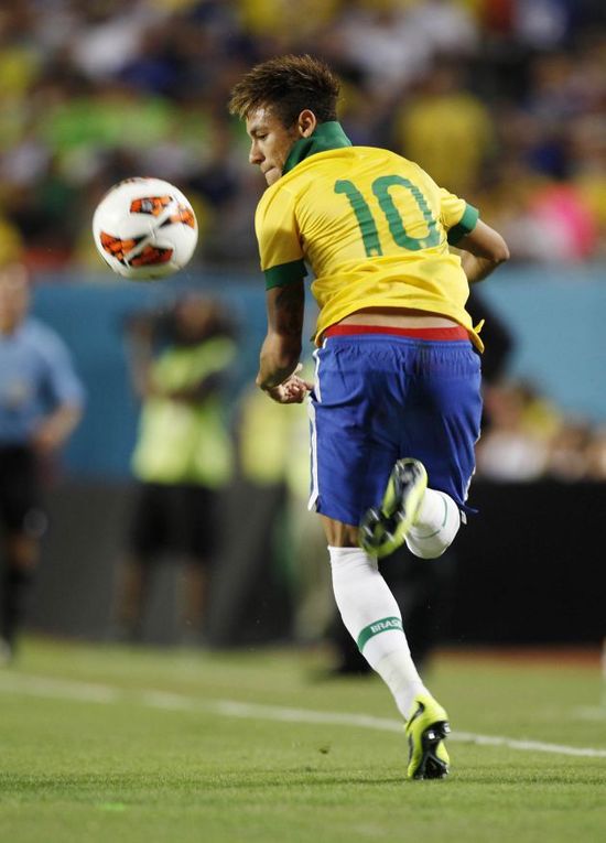 埃斯特旺经纪人：建议巴萨签下亚特兰大中场埃德松-席尔瓦（埃斯特旺经纪人建议：巴萨应引进亚特兰大中场埃德松-席尔瓦）